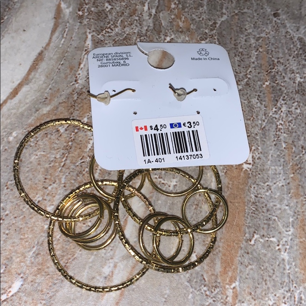 Bundle of 7 Earrings and a Bracelet - Picture 3 of 16